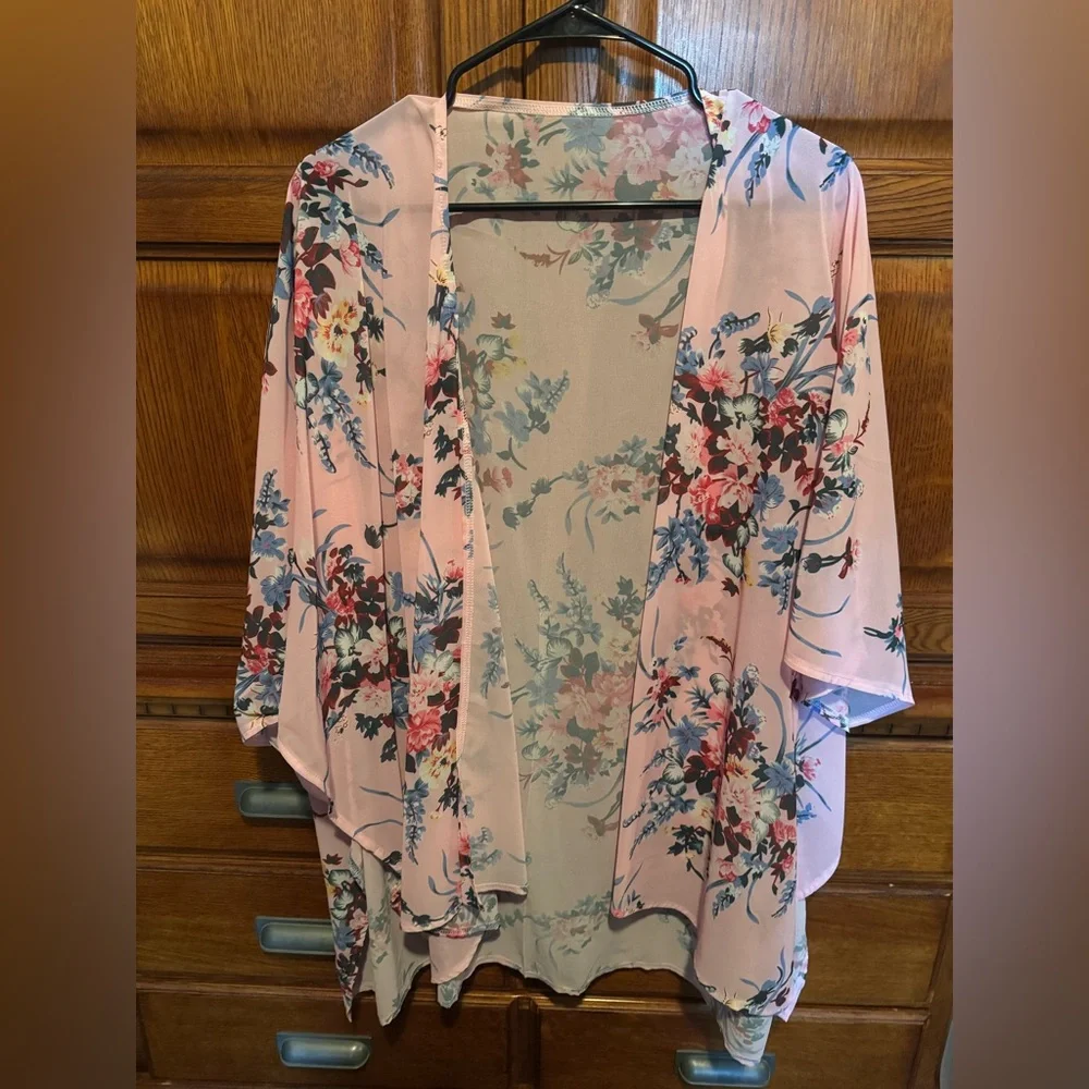 Floral Sheer Kimono NWOT – Oversized Fit (S)